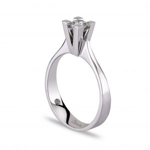 0.30 Ct Tektaş Pırlanta Yüzük