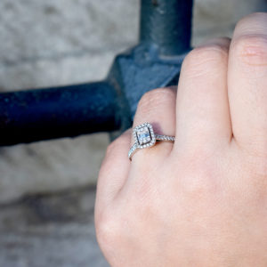 Modern Tasarım 0.32 Ct Baget Kare Tektaş Yüzük