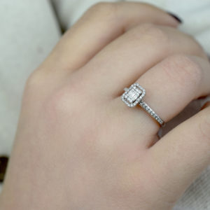 Modern Tasarım 0.32 Ct Baget Kare Tektaş Yüzük