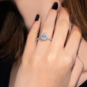 0.34 Ct. Modern Tasarım Baget Kare Tektaş Yüzük