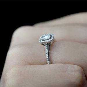 Modern Tasarım 0.35 Ct Baget Kare Tektaş Yüzük