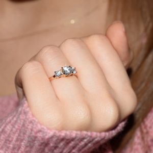 Üç Taşlı Rose Altın Yüzük Yeni Trend