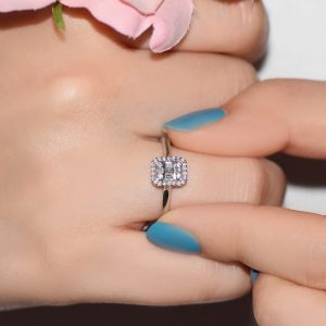 0.20 Ct Baget Kare Tektaş Yüzük Modern Tasarım