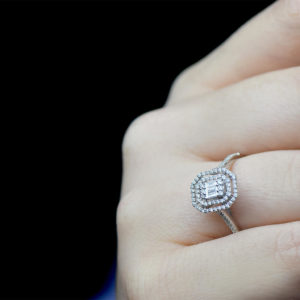 0.45 Ct Modern Tasarım Baget Kare Tektaş Yüzük