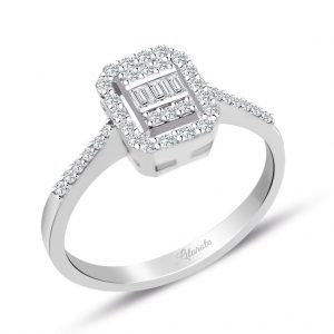 0.35 Ct. Modern Tasarım Baget Kare Tektaş Yüzük