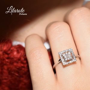 0.35 Ct .Baget Pırlanta Kare Tektaş Yüzük Modern Tasarım