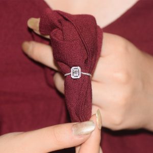 0.35 Ct. Modern Tasarım Baget Kare Tektaş Yüzük