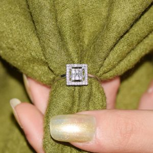 0.35 Ct .Baget Pırlanta Kare Tektaş Yüzük Modern Tasarım