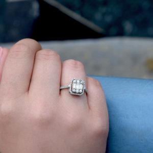 Modern Tasarım 0.80 Ct Baget Kare Tektaş Yüzük