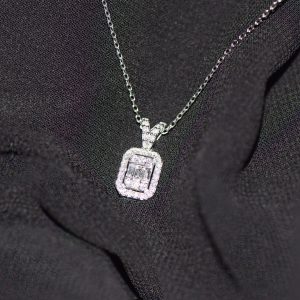 Modern Tasarım 0.20 Ct Baget Kare Tektaş Kolye