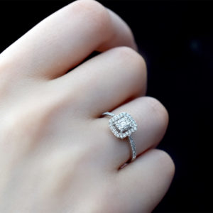 0.30 Ct Modern Tasarım Baget Kare Tektaş Yüzük