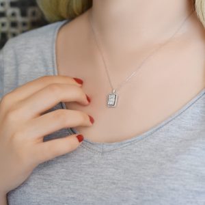 Modern Tasarım 0.55 Ct Baget Kare Tektaş Kolye