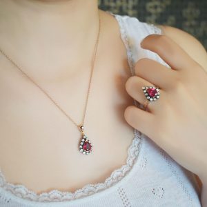 Damla Model Elmas Yakut Kolye