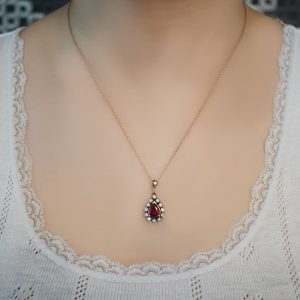 Damla Model Elmas Yakut Kolye