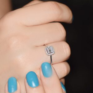 0.25 Ct Modern Tasarım Baget Kare Tektaş Yüzük