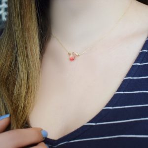 Renkli Damla Görünümlü Sarı – Lila – Kırmızı Renkli Altın Kolye