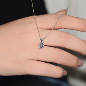 0.10 Ct Modern Tasarım  Baget Kare Tektaş Kolye