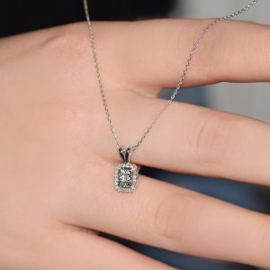 0.10 Ct Modern Tasarım  Baget Kare Tektaş Kolye