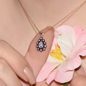 Damla Elmas Kolye