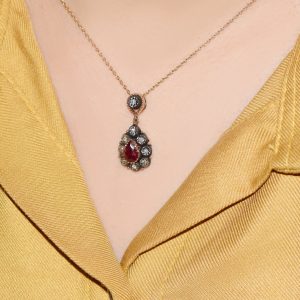 Damla Yakut Elmas Kolye