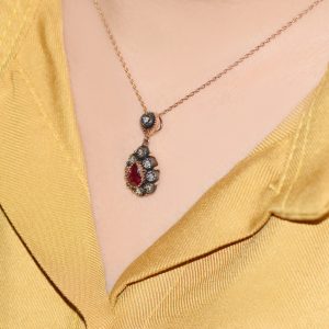 Damla Yakut Elmas Kolye