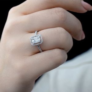0.72 Ct Baget Pırlanta Modern Tasarım Yüzük