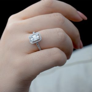 0.72 Ct Baget Pırlanta Modern Tasarım Yüzük