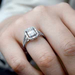 0.70 Ct Baget Pırlanta Modern Tasarım Yüzük