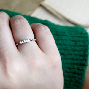 0.13 Ct. Modern Tasarım Baget Pırlanta Yüzük
