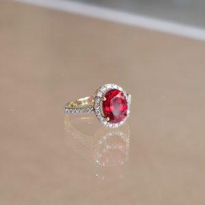 Oval Kırmızı Taşlı Altın Yüzük