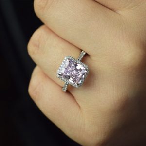 Pırlanta ve Pembe Topaz Baget Kesim Tektaş Yüzük