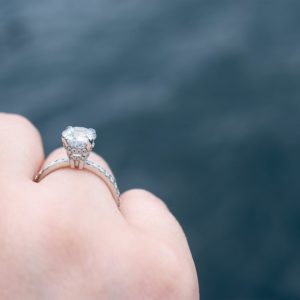 2.12 Ct Kenarı Taşlı Pırlanta Topaz Tektaş Yüzük